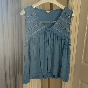 New POL Blue Lace Trim Stretchy Sleeveless Top Sz Small